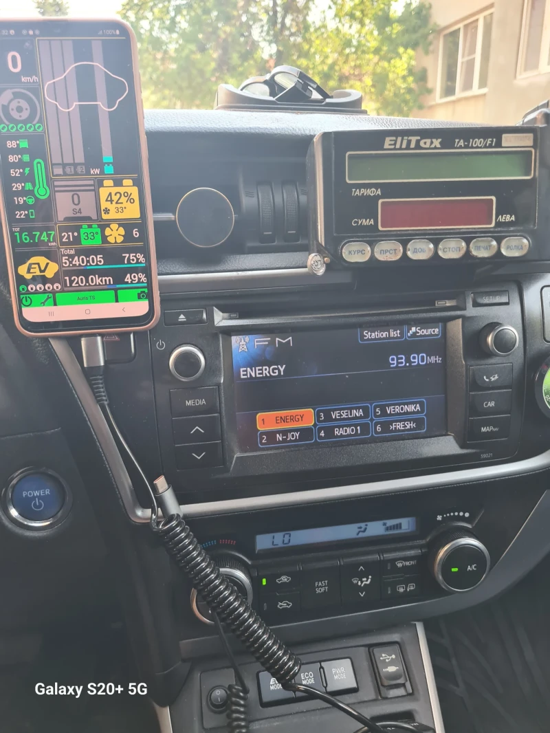 Toyota Auris 1.8 хибрид, снимка 6 - Автомобили и джипове - 51160506