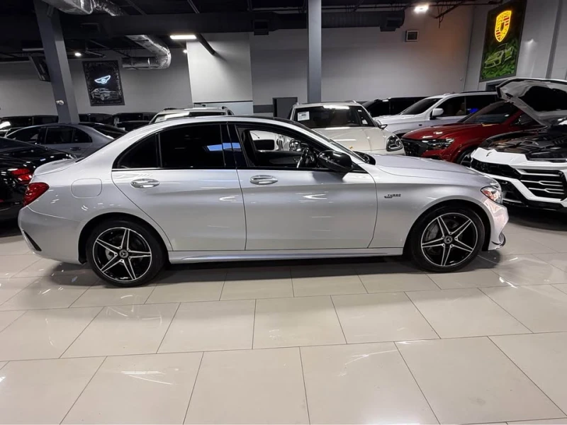 Mercedes-Benz C 300  | AMG NIGHT PKG | Blind Spot  | Keyless | CARFAX, снимка 4 - Автомобили и джипове - 53539399