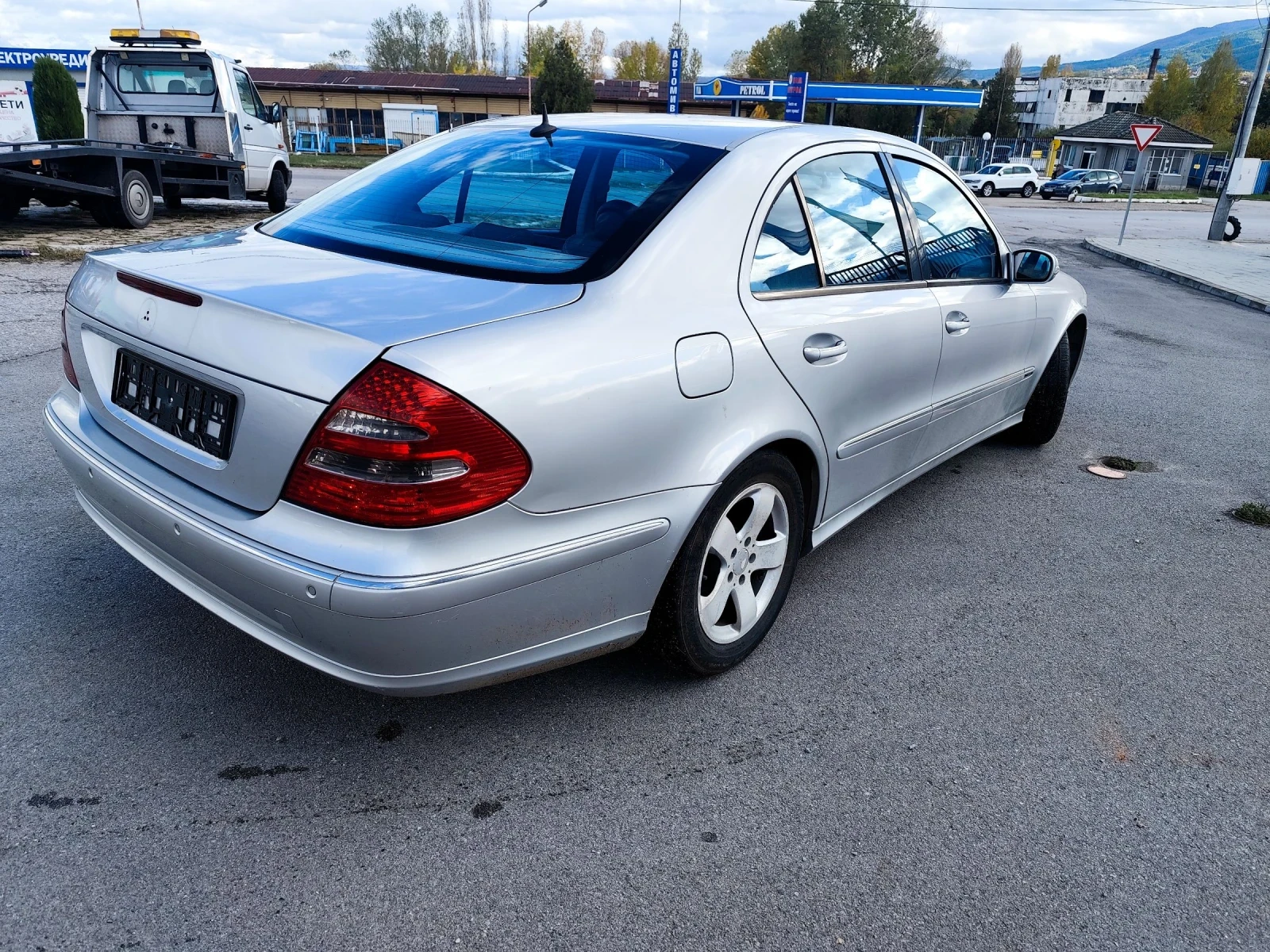 Mercedes-Benz E 220  - изображение 5