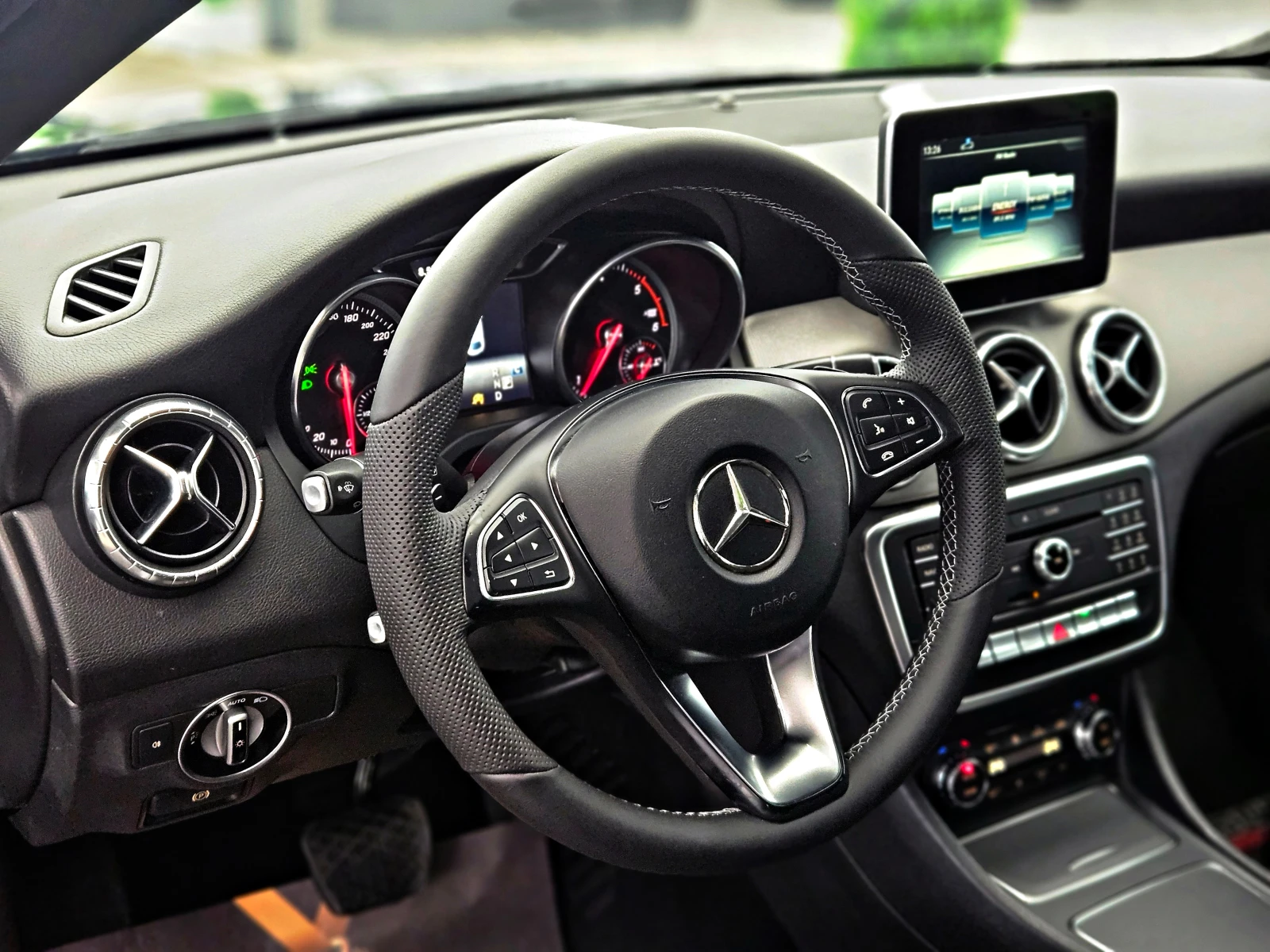 Mercedes-Benz CLA 200 AMG/FACE/FULL LED/GERMANY/CAMERA/AMBIENT/F1/ | Mobile.bg   11