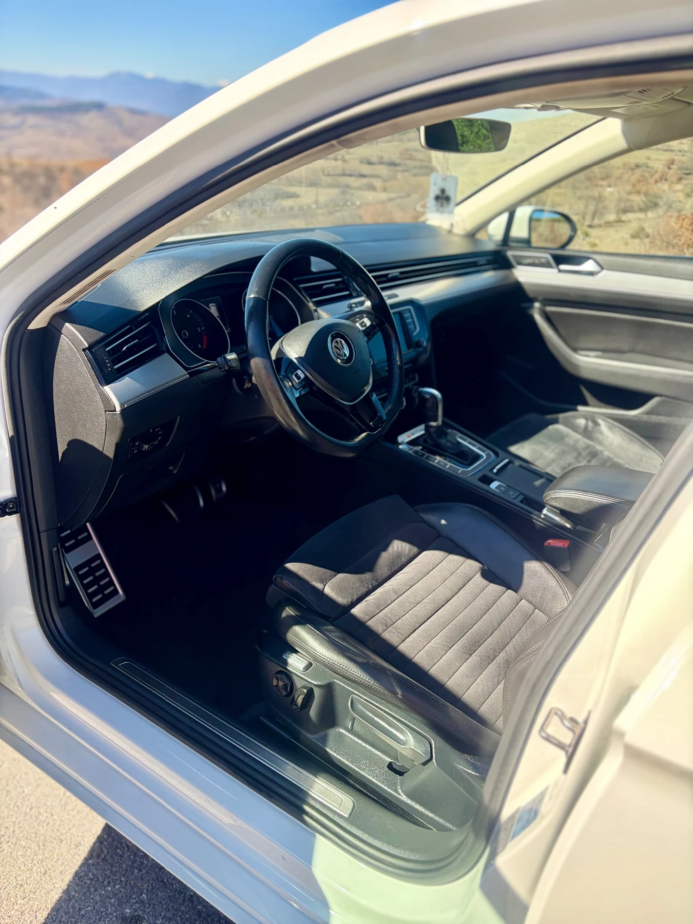 VW Passat VW Passat 2.0TDI (190hp) HIGHLINE, DISTRONIC, снимка 11 - Автомобили и джипове - 53900312