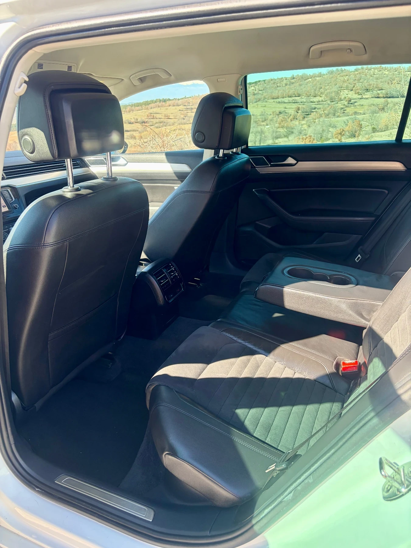 VW Passat VW Passat 2.0TDI (190hp) HIGHLINE, DISTRONIC, снимка 14 - Автомобили и джипове - 53900312