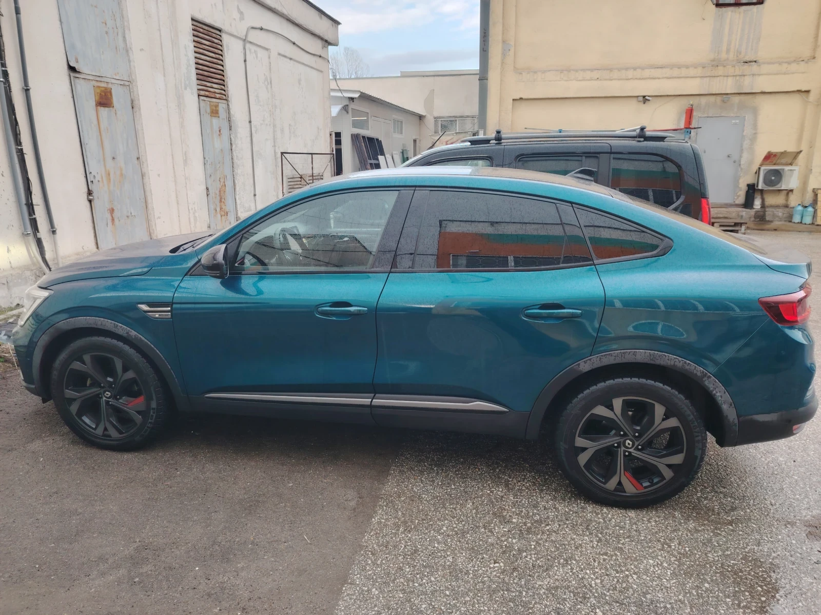 Renault Arkana 1.3 TCE Mild hybrid, RS Line, 53000 км, Гаранция, снимка 2 - Автомобили и джипове - 53727009