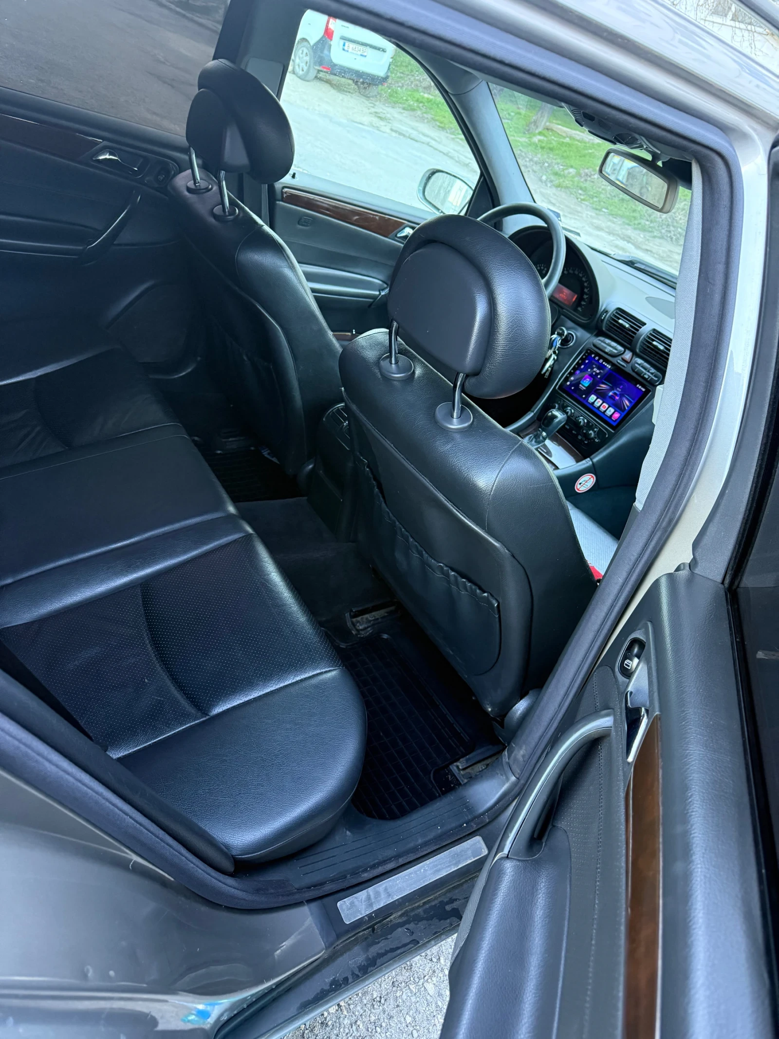 Mercedes-Benz C 220, снимка 11 - Автомобили и джипове - 53803571