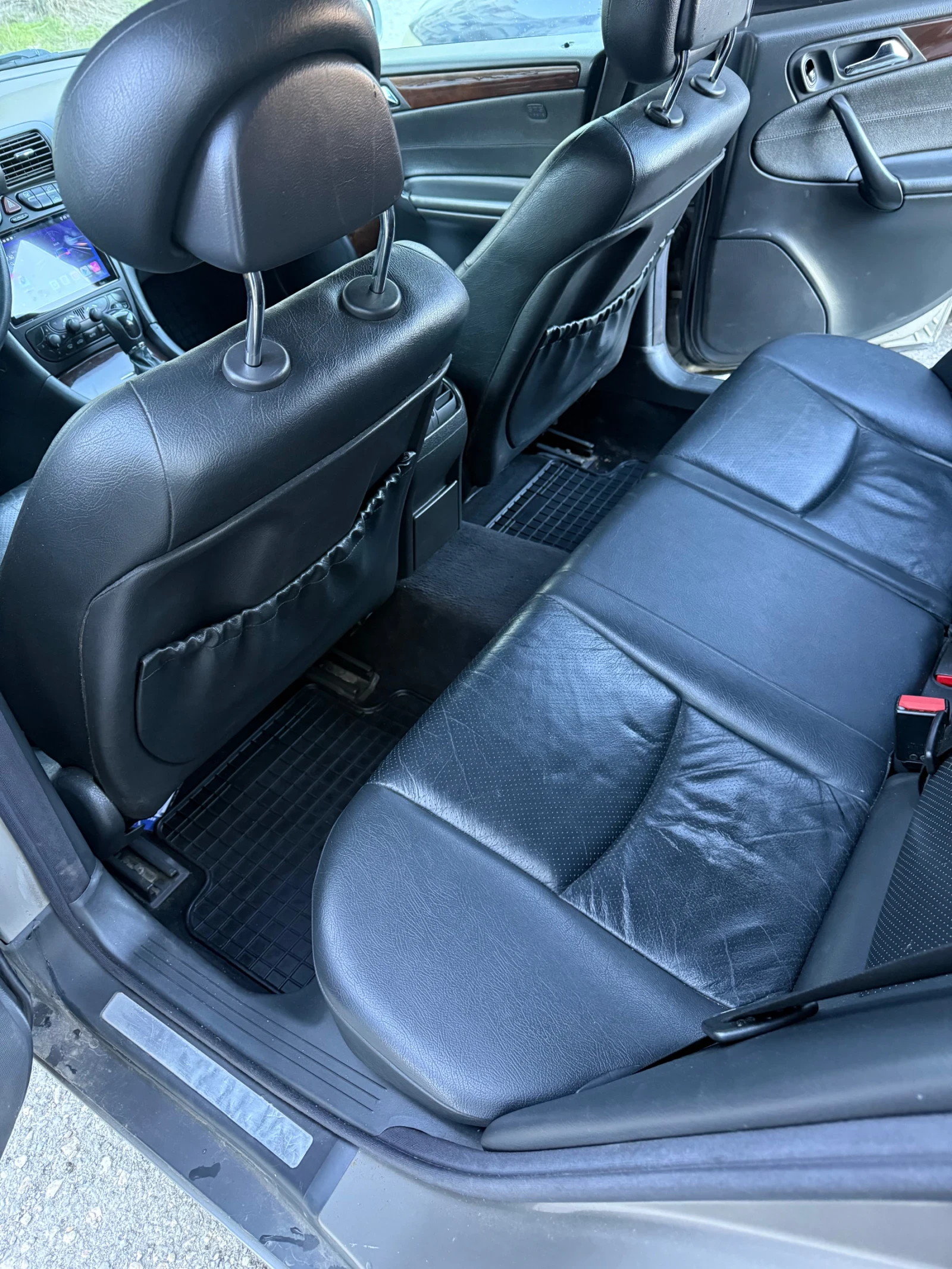 Mercedes-Benz C 220, снимка 10 - Автомобили и джипове - 53803571