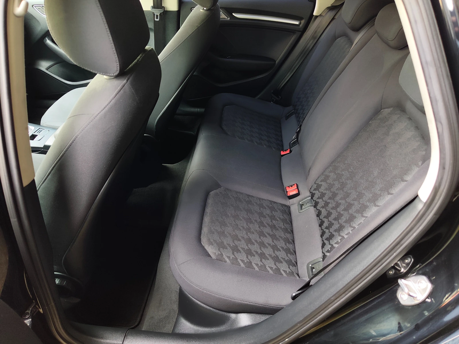 Audi A3 1.6TDI, снимка 12 - Автомобили и джипове - 54148662