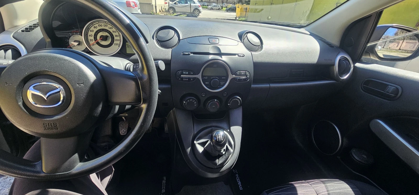 Mazda 2 1.4 hdi, снимка 10 - Автомобили и джипове - 54328152