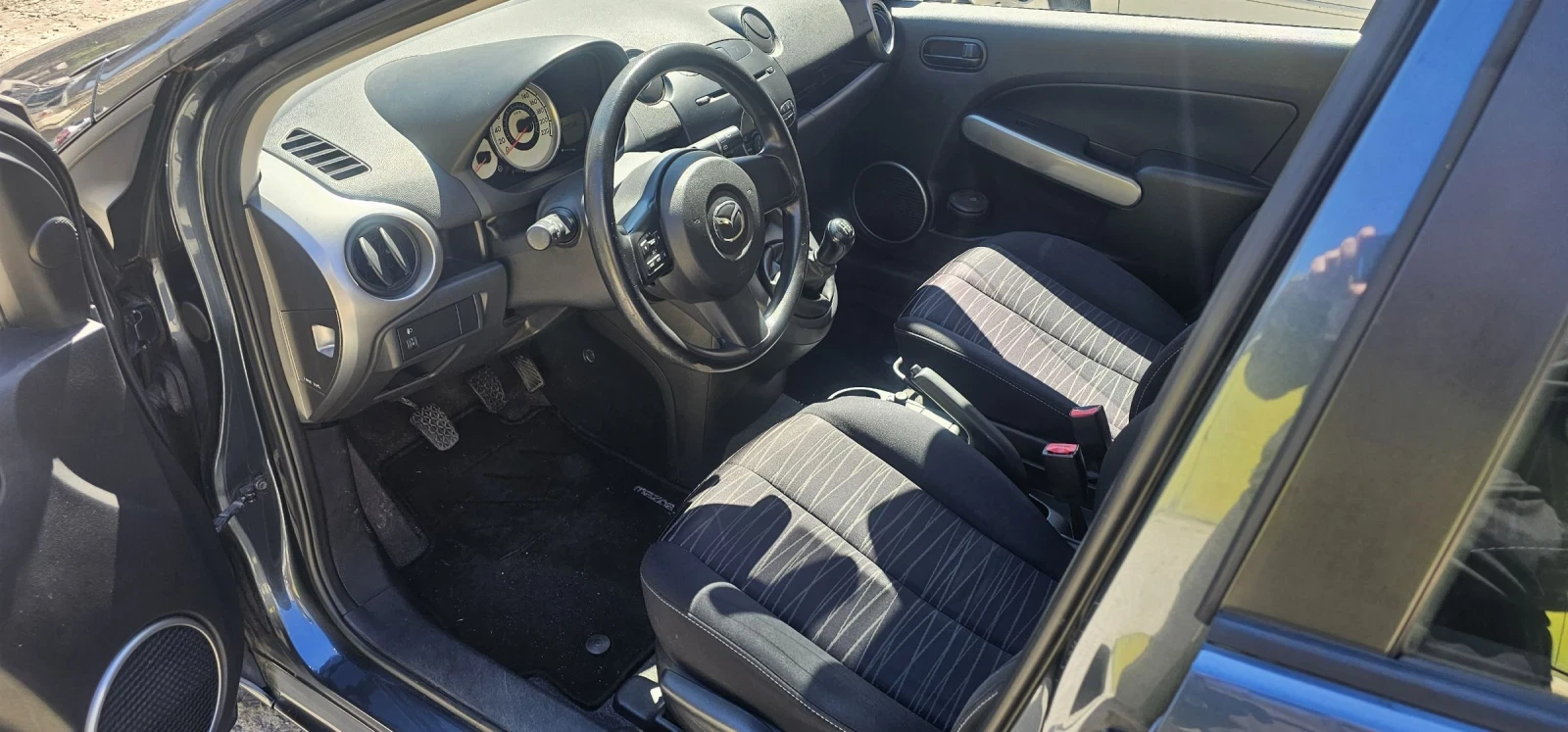 Mazda 2 1.4 hdi, снимка 5 - Автомобили и джипове - 54328152