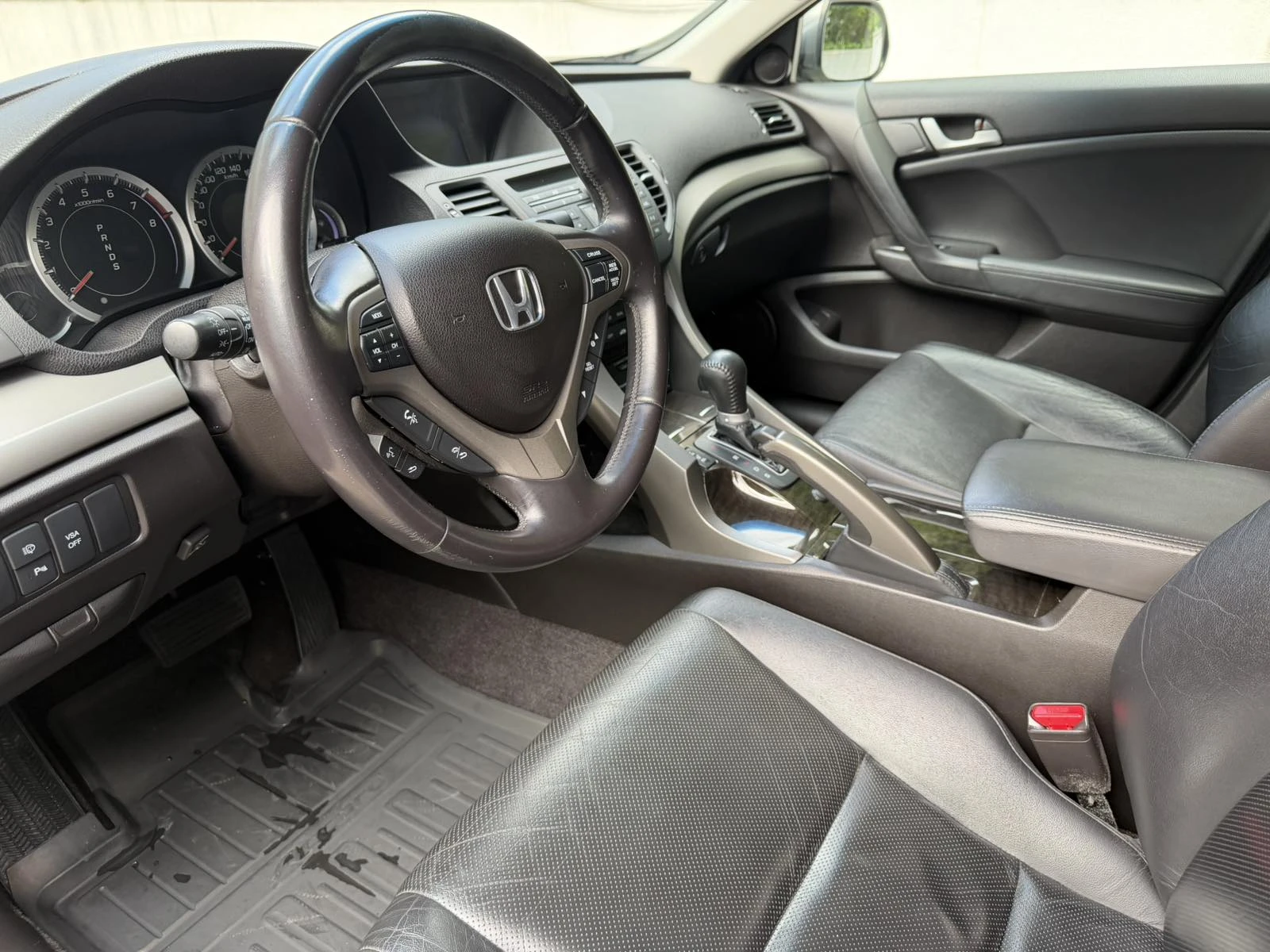 Honda Accord 2.4 i-VTEC, снимка 8 - Автомобили и джипове - 54703923