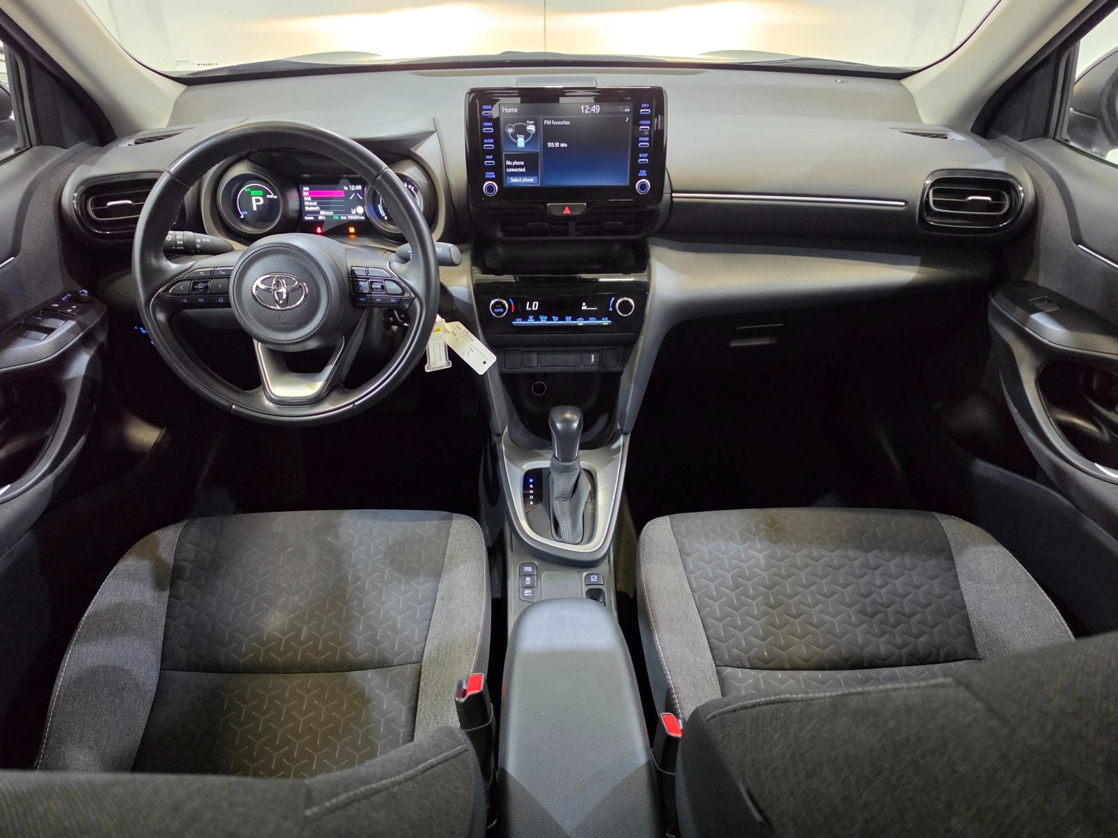 Toyota Yaris Cross 1.5 VVT-I Hybrid Dynamic, снимка 12 - Автомобили и джипове - 55390724