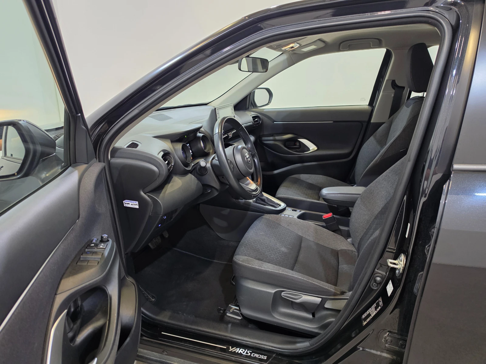 Toyota Yaris Cross 1.5 VVT-I Hybrid Dynamic, снимка 13 - Автомобили и джипове - 55390724