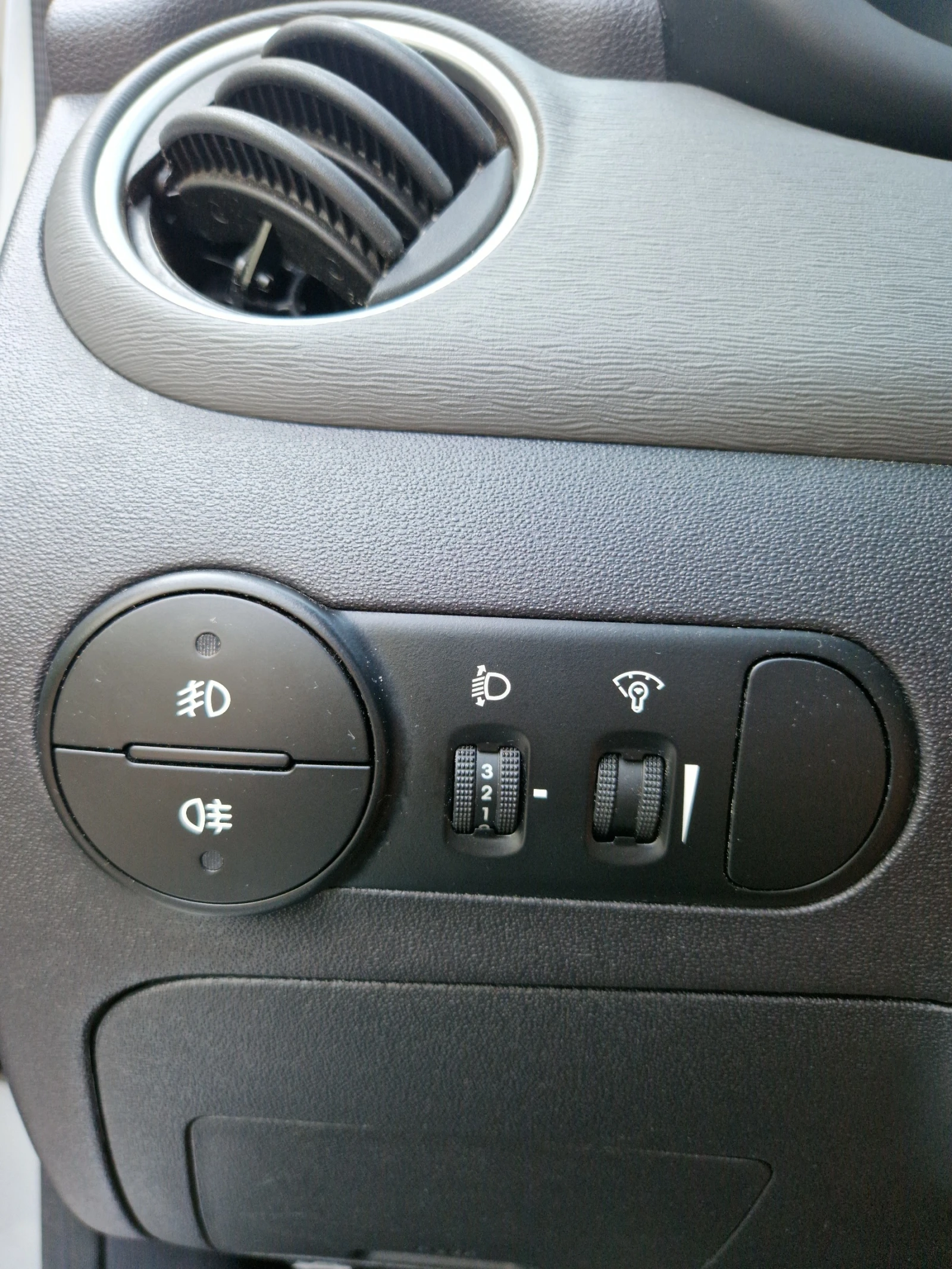 Hyundai I10 1.1i 132000км!!!КЛИМАТИК!НАВИ!, снимка 15 - Автомобили и джипове - 55480409