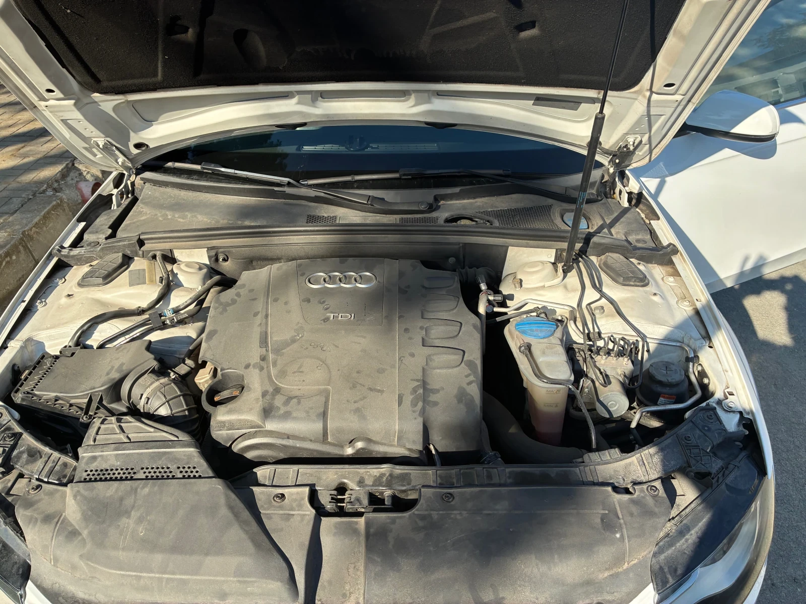 Audi A4 Реална година и км. от Корея, снимка 12 - Автомобили и джипове - 55709187