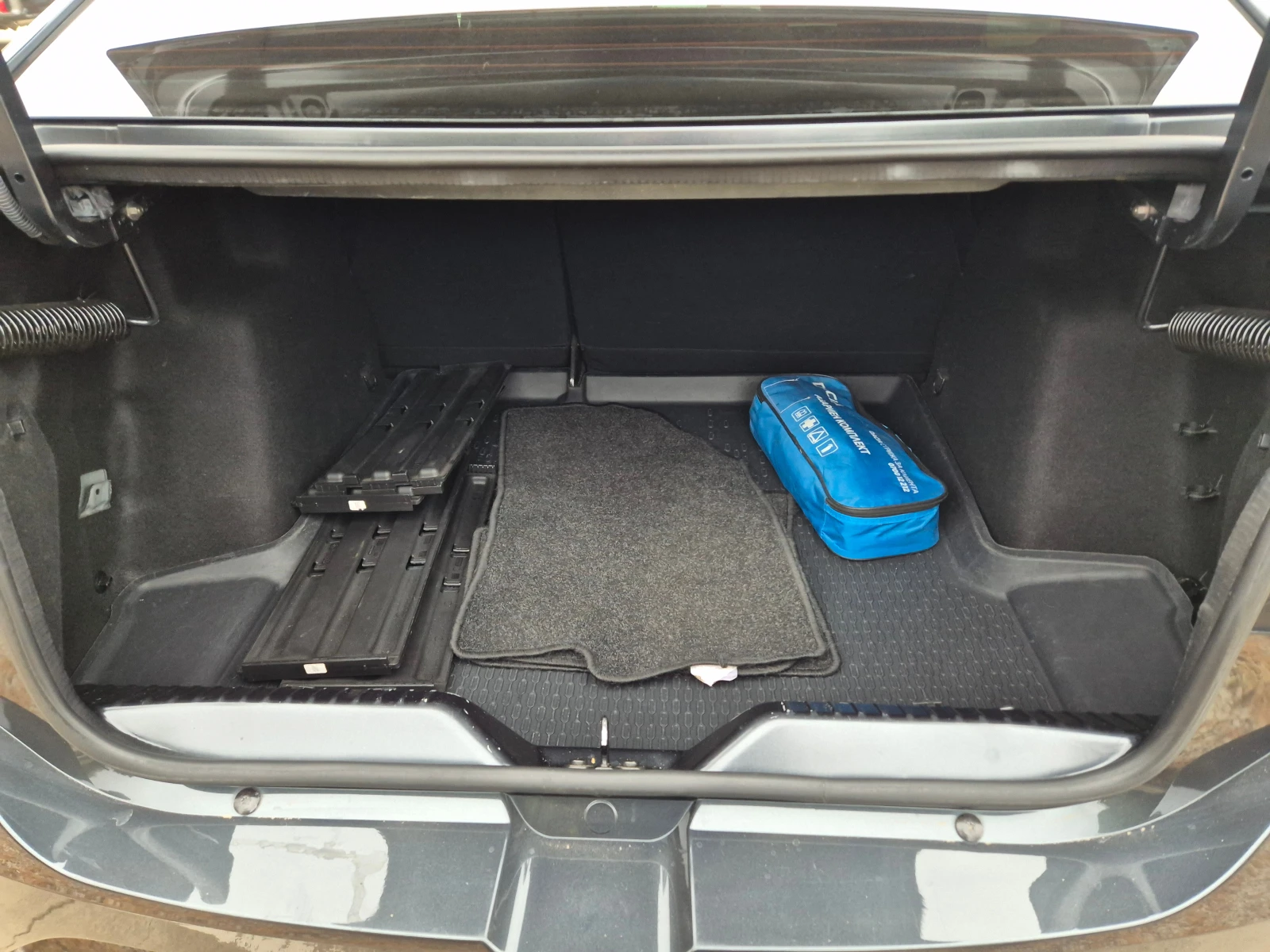 Dacia Logan, снимка 10 - Автомобили и джипове - 56656841