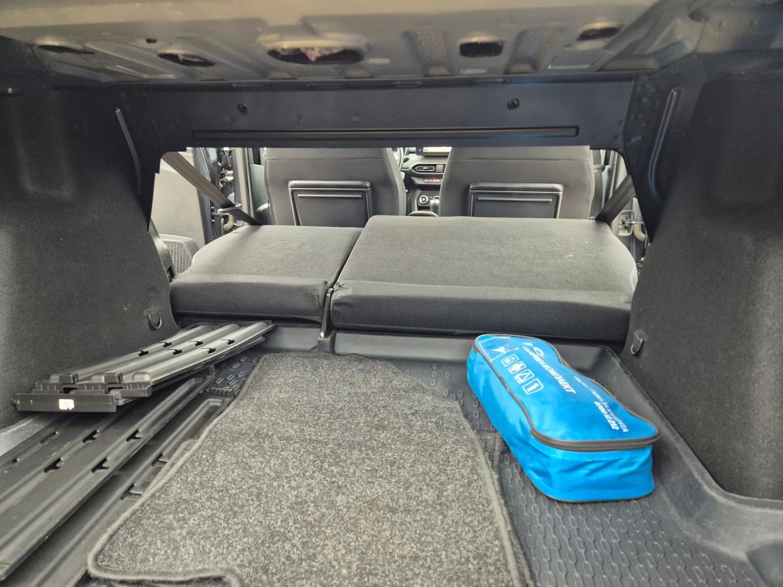 Dacia Logan, снимка 11 - Автомобили и джипове - 56656841