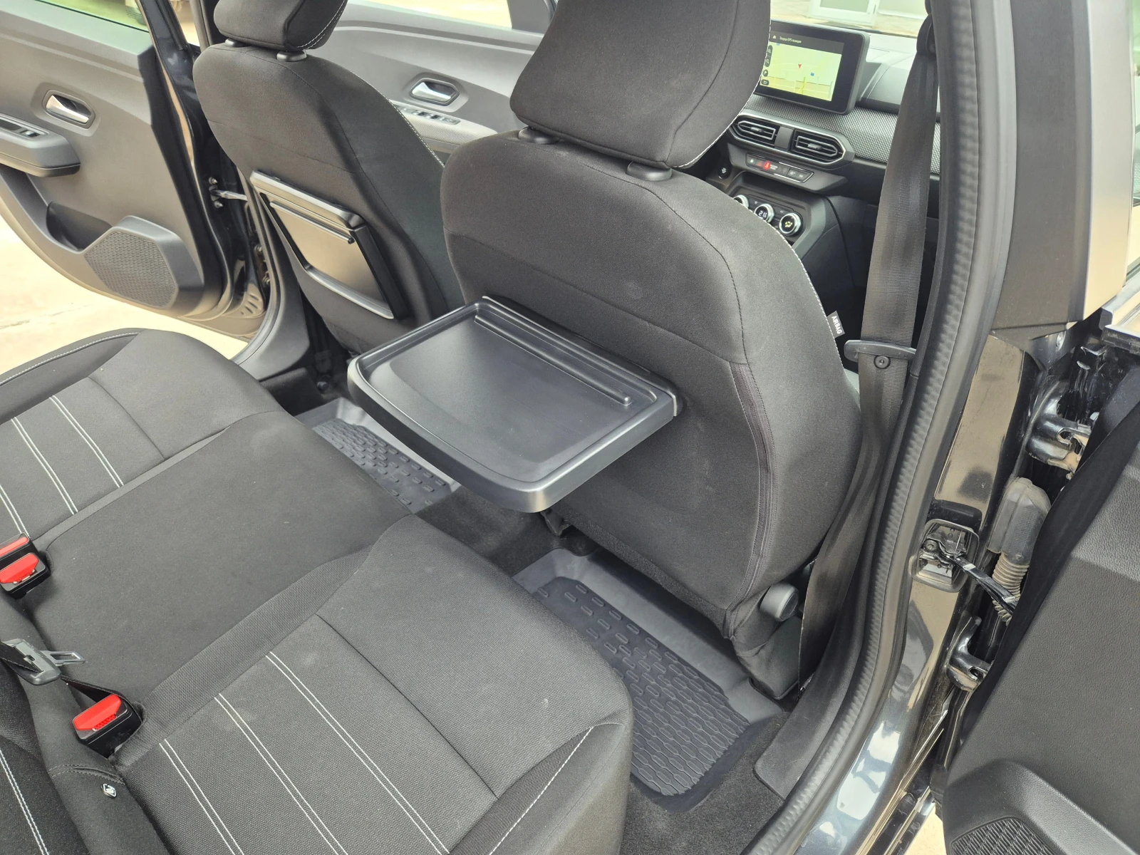 Dacia Logan, снимка 12 - Автомобили и джипове - 56656841