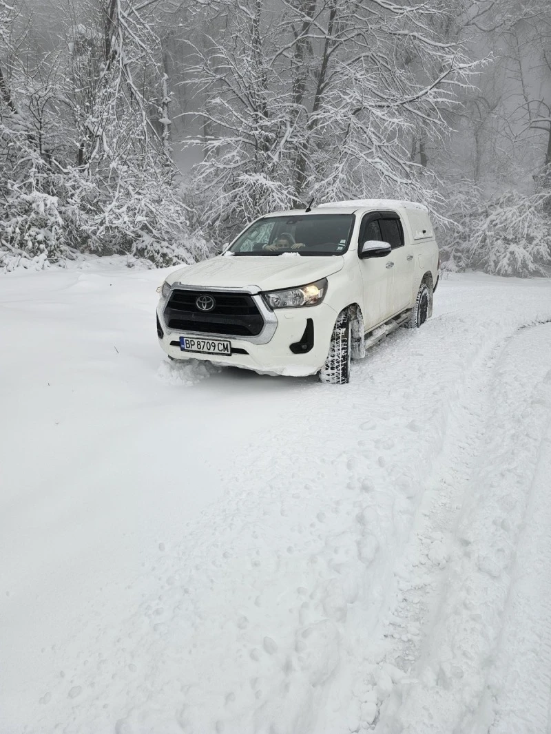 Toyota Hilux 2.8 204, снимка 3 - Автомобили и джипове - 46949869