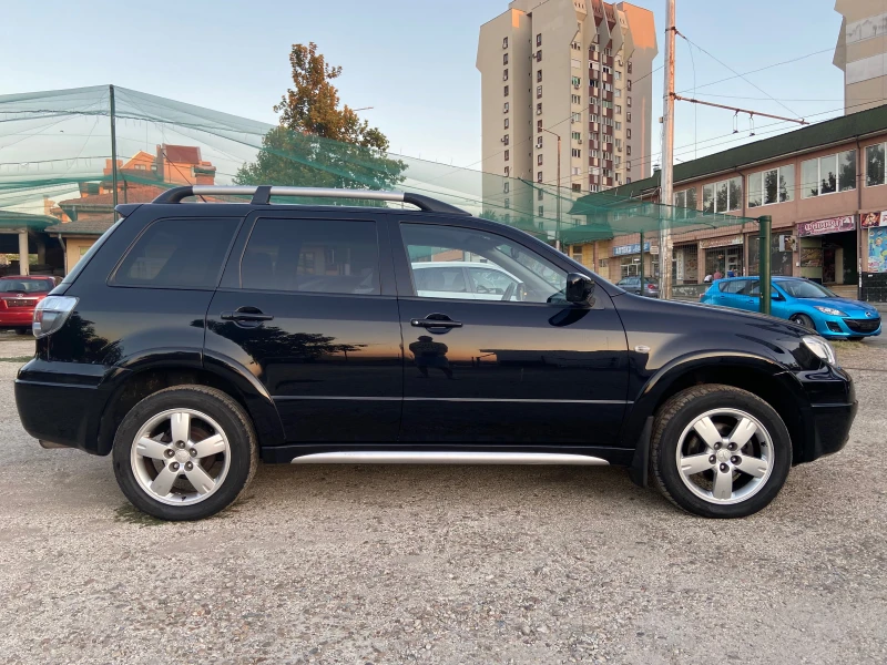 Mitsubishi Outlander 2.4I 4X4 Aвтомат Швейцария, снимка 2 - Автомобили и джипове - 47389741