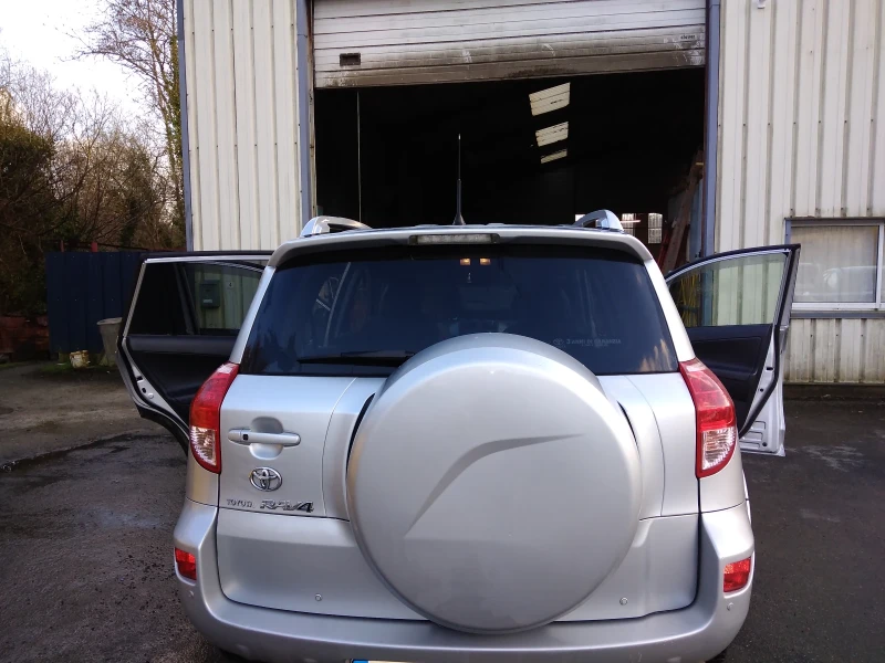 Toyota Rav4, снимка 11 - Автомобили и джипове - 52276590