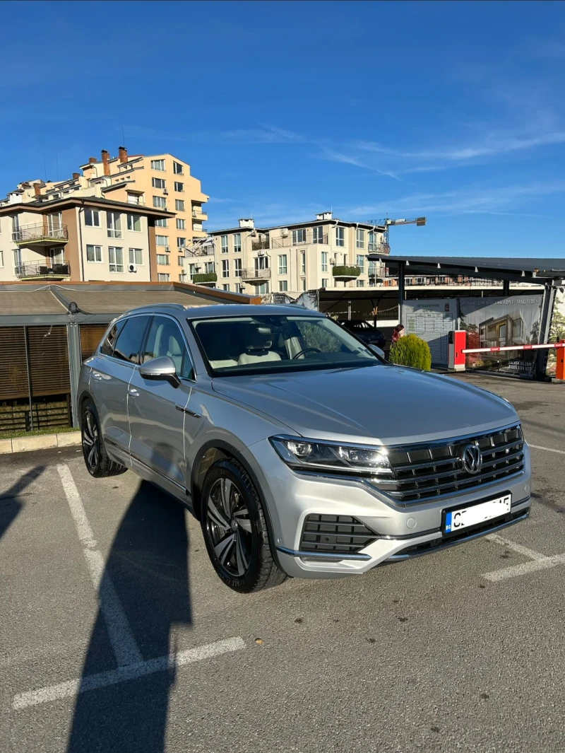 VW Touareg, снимка 2 - Автомобили и джипове - 52820096