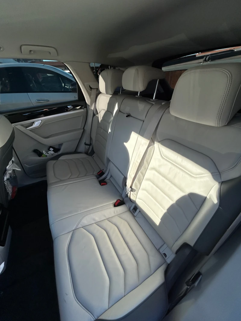 VW Touareg, снимка 10 - Автомобили и джипове - 52820096