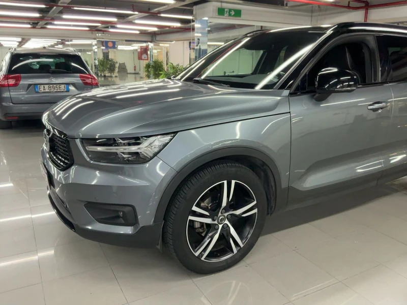Volvo XC40 D3 R-Design 2WD, снимка 2 - Автомобили и джипове - 53409673