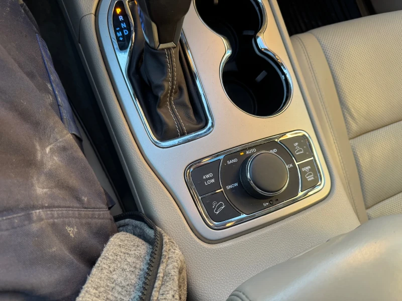 Jeep Grand cherokee 5.7 Hemi, снимка 13 - Автомобили и джипове - 53348111