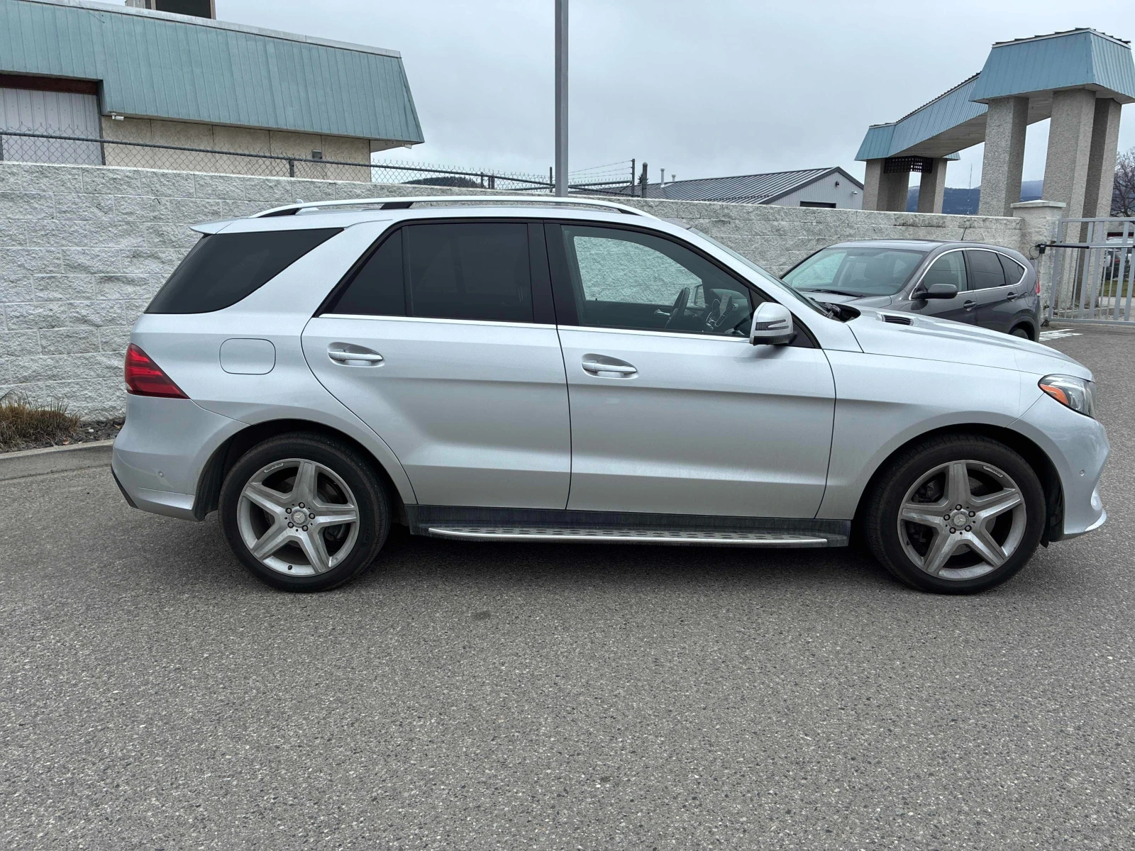 Mercedes-Benz GLE 400 4MATIC* HARMAN/KARDON* * 360КАМЕРИ* , снимка 4 - Автомобили и джипове - 53810881