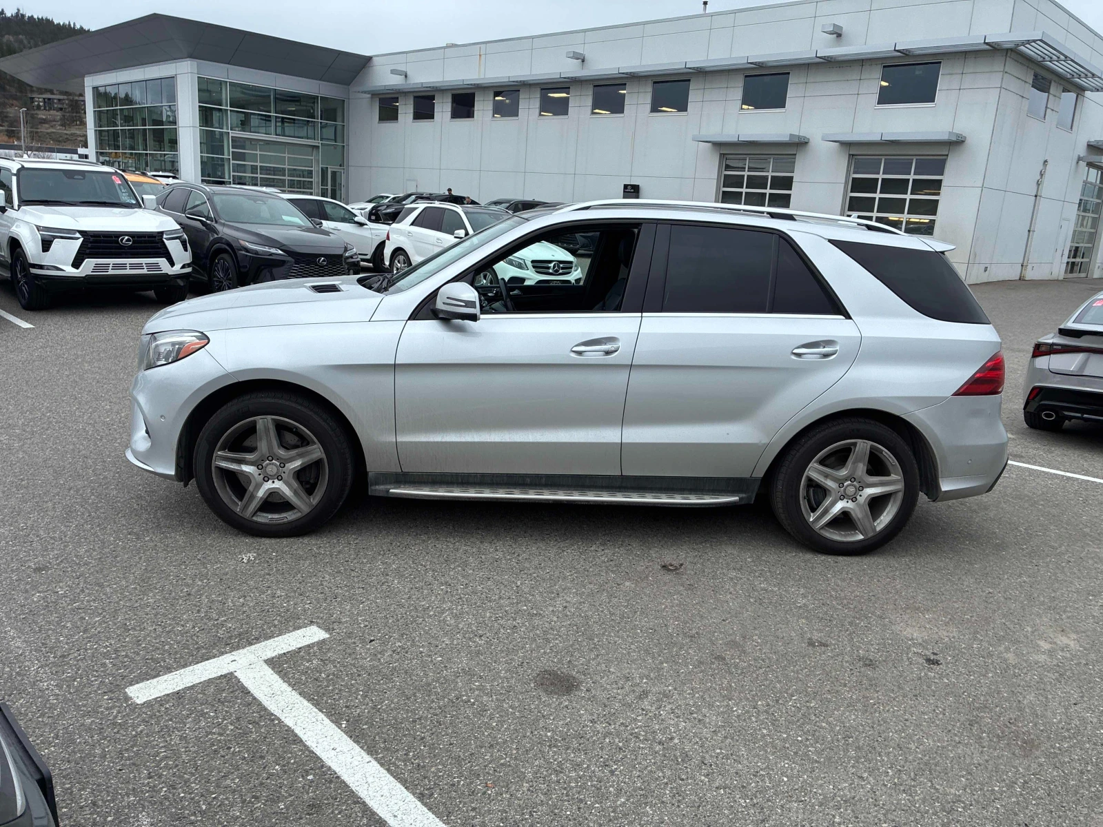Mercedes-Benz GLE 400 4MATIC* HARMAN/KARDON* * 360КАМЕРИ* , снимка 3 - Автомобили и джипове - 53810881