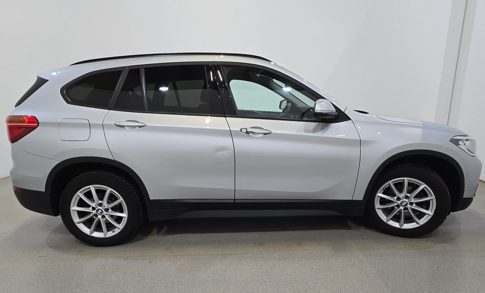 BMW X1 sDrive16d (B37), снимка 3 - Автомобили и джипове - 54398793