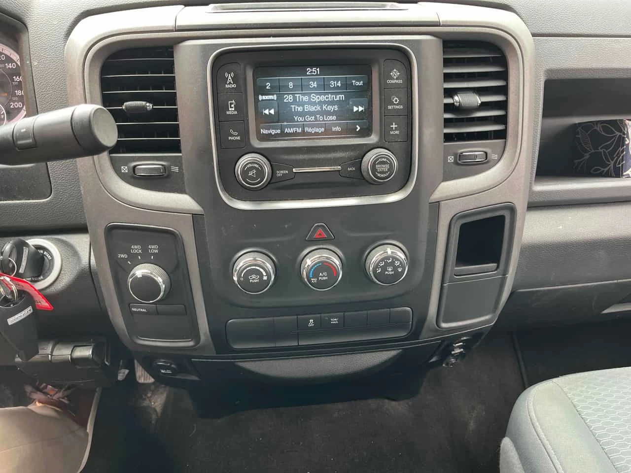 Dodge RAM 1500 4WD Crew Cab 140.5" Express Ltd Avail, снимка 11 - Автомобили и джипове - 54609737