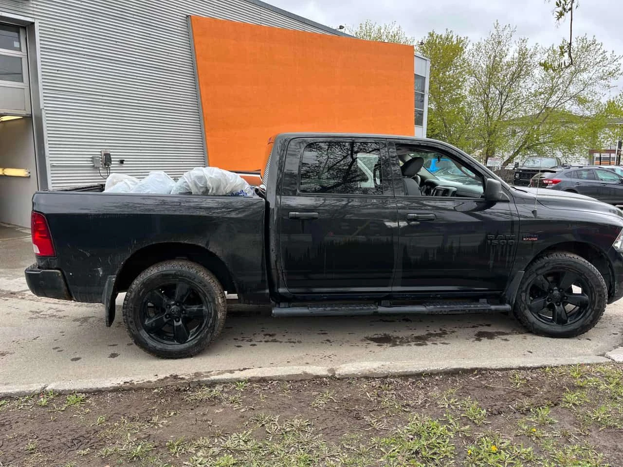 Dodge RAM 1500 4WD Crew Cab 140.5" Express Ltd Avail, снимка 4 - Автомобили и джипове - 54609737