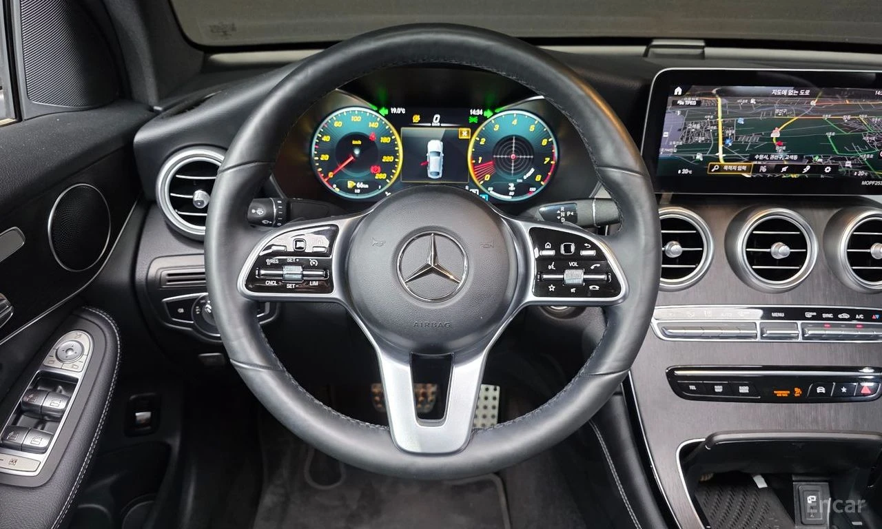 Mercedes-Benz GLC 300 AMG* LINE* COUPE* ПОДГРЕВ* ХЕДЪП* LANE* ASSIST* , снимка 8 - Автомобили и джипове - 55559679