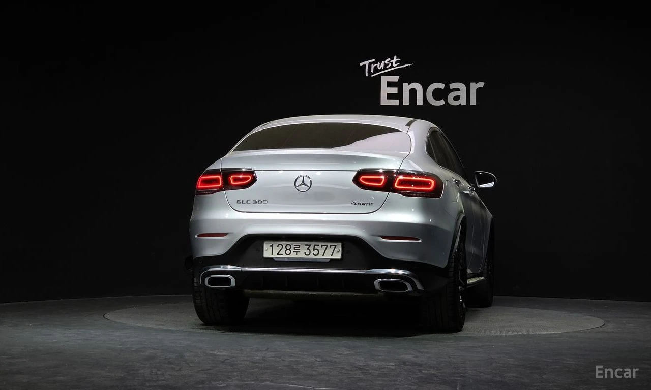 Mercedes-Benz GLC 300 AMG* LINE* COUPE* ПОДГРЕВ* ХЕДЪП* LANE* ASSIST* , снимка 4 - Автомобили и джипове - 55559679