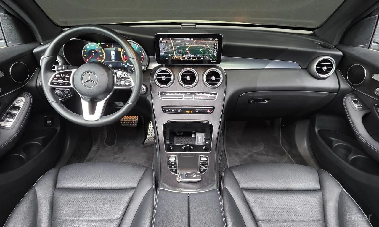 Mercedes-Benz GLC 300 AMG* LINE* COUPE* ПОДГРЕВ* ХЕДЪП* LANE* ASSIST* , снимка 7 - Автомобили и джипове - 55559679