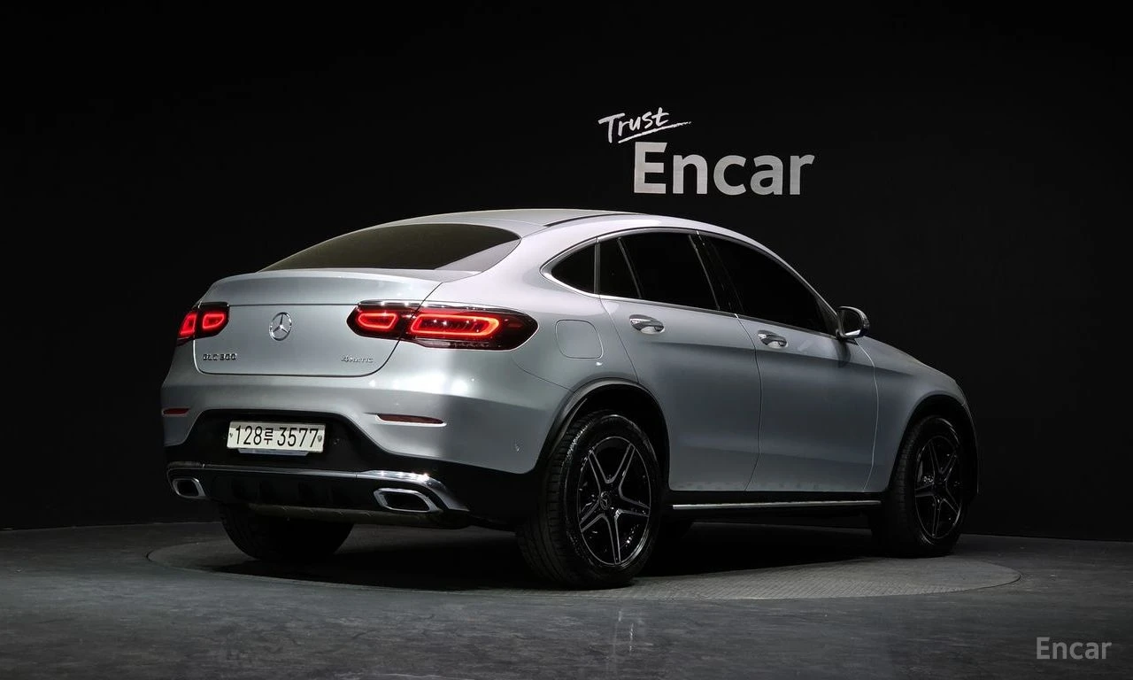Mercedes-Benz GLC 300 AMG* LINE* COUPE* ПОДГРЕВ* ХЕДЪП* LANE* ASSIST* , снимка 2 - Автомобили и джипове - 55559679