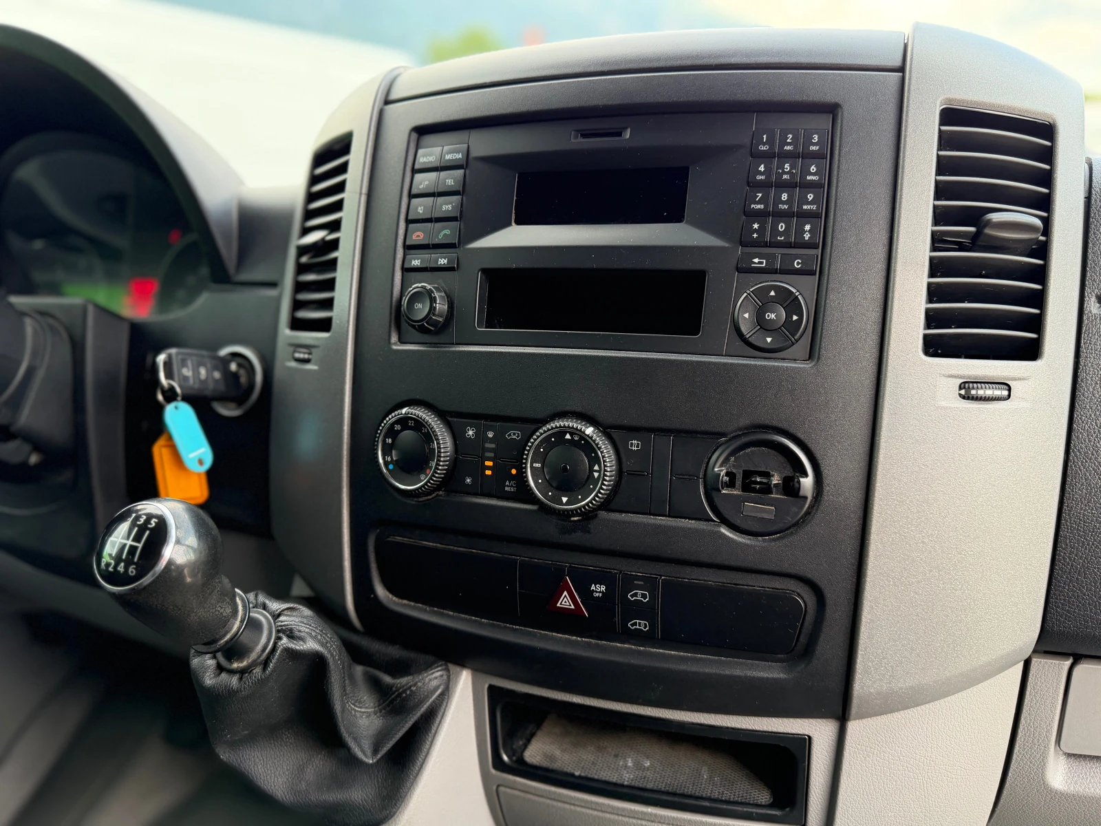 VW Crafter КЛИМА!ТОП!208, 000КМ!, снимка 11 - Бусове и автобуси - 54776938