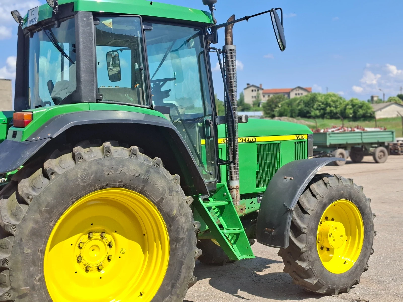 Трактор John Deere 6910 - изображение 4