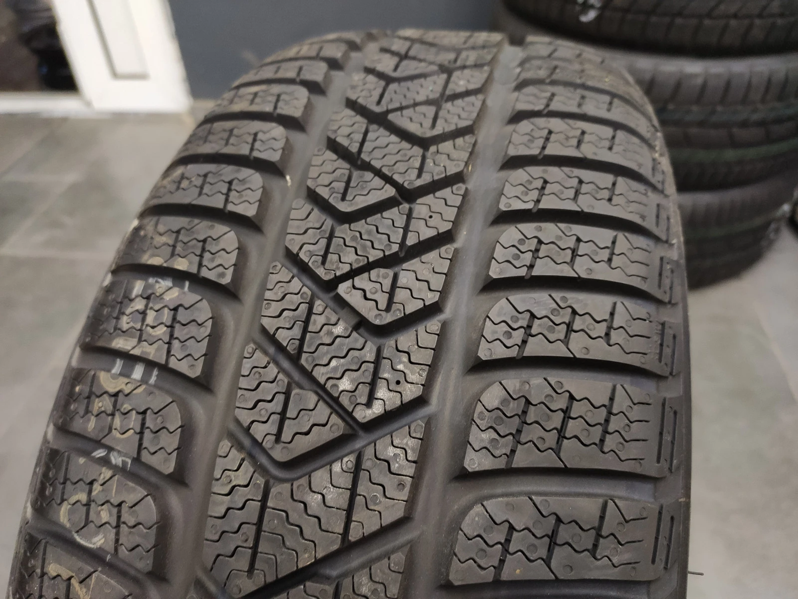  215/55R17 | Mobile.bg   6
