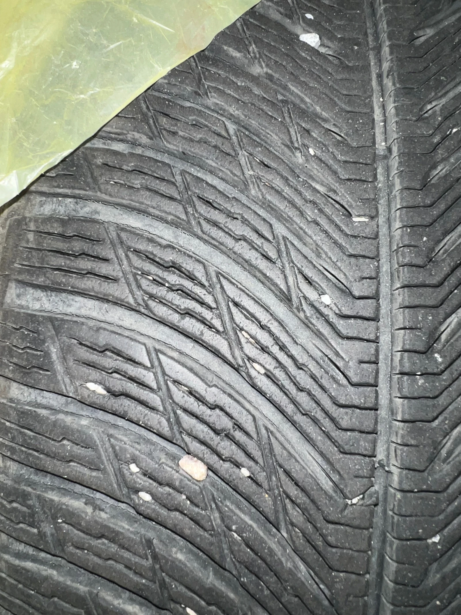 Гуми Зимни 245/50R19, снимка 3 - Гуми и джанти - 56360774