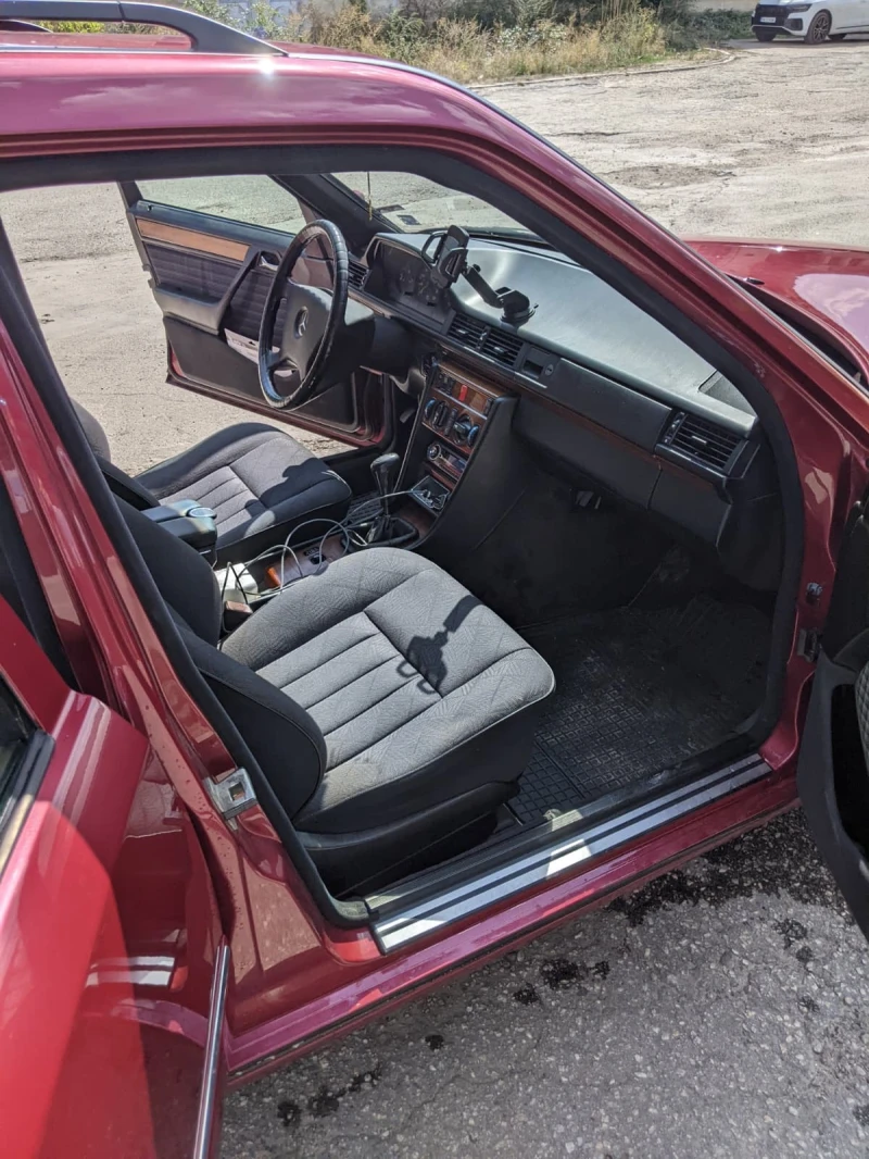 Mercedes-Benz 124 200 TE, снимка 6 - Автомобили и джипове - 52569772