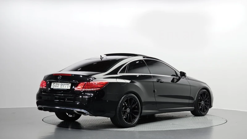 Mercedes-Benz E 200, снимка 2 - Автомобили и джипове - 52571903