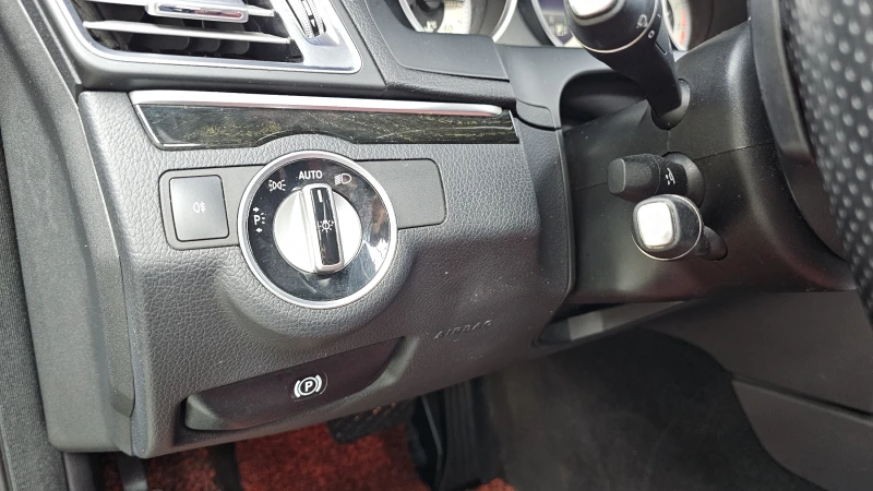Mercedes-Benz E 200, снимка 14 - Автомобили и джипове - 52571903