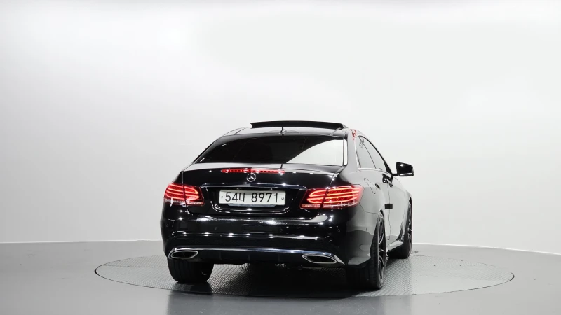 Mercedes-Benz E 200, снимка 4 - Автомобили и джипове - 52571903