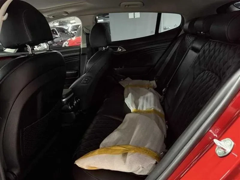 Kia Stinger, снимка 9 - Автомобили и джипове - 54836109