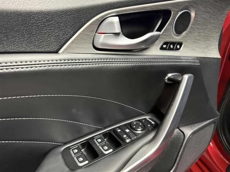 Kia Stinger, снимка 10 - Автомобили и джипове - 54836109