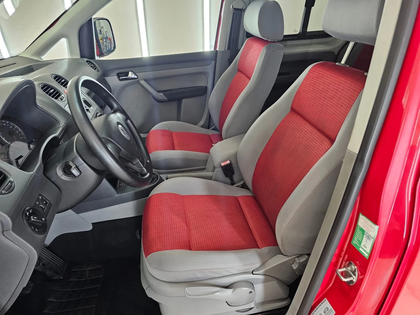 VW Caddy Maxi - изображение 8