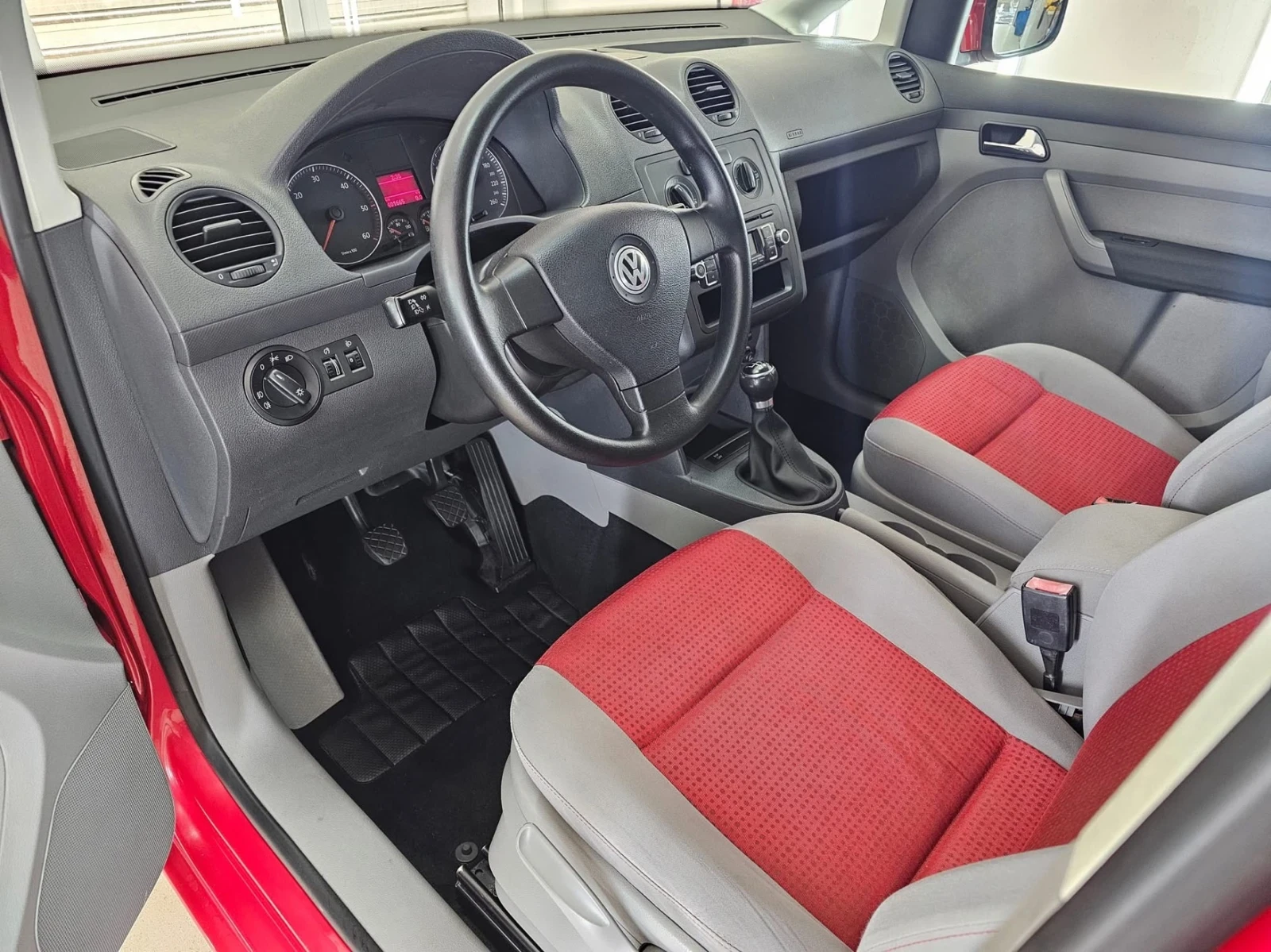 VW Caddy Maxi - изображение 6