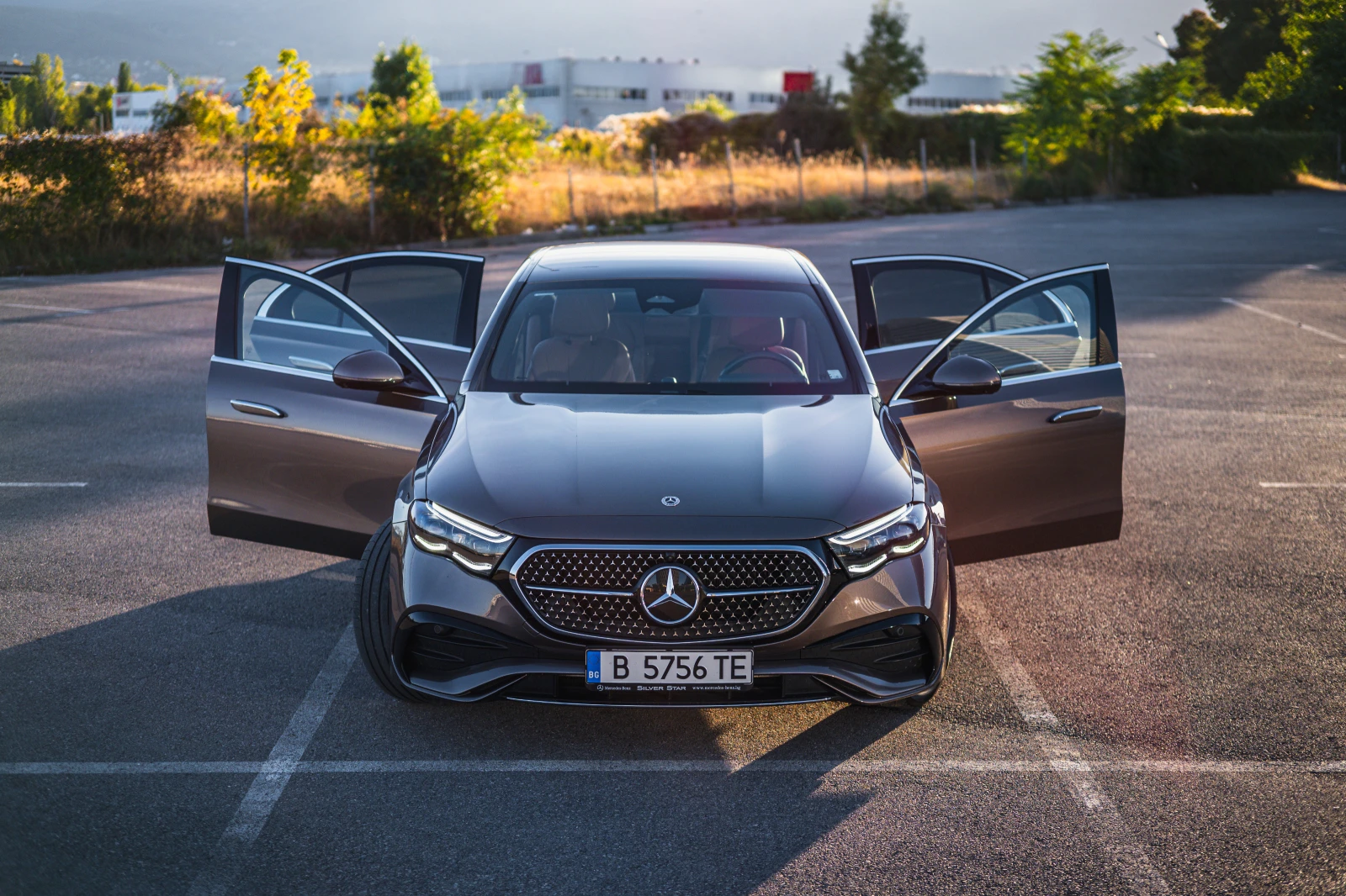 Mercedes-Benz E 400 e Plug-in/4MATIC/MBUX Hyperscreen/Softclose, снимка 4 - Автомобили и джипове - 56200950