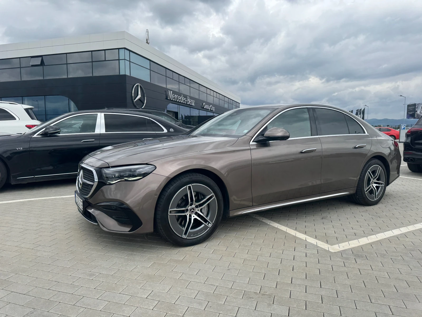 Mercedes-Benz E 400 e Plug-in/4MATIC/MBUX Hyperscreen/Softclose, снимка 4 - Автомобили и джипове - 53978803